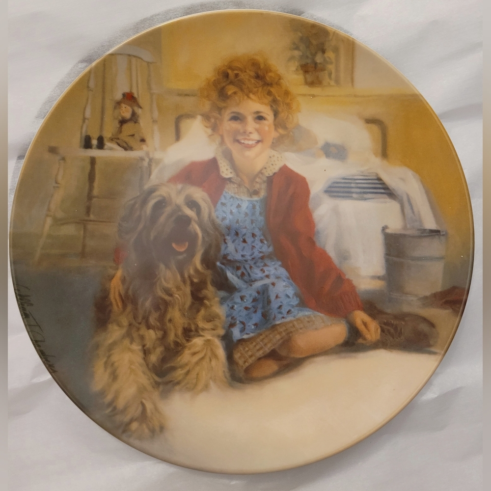 Knowles - Limited Edition Collectors Art Plate - Little Orphan Annie and Sandy.